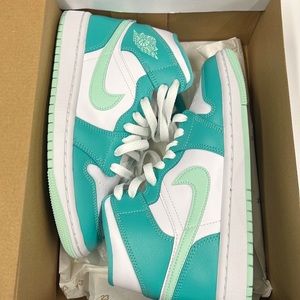 Women’s air Jordan 1 MID MINT FOAM WHITE